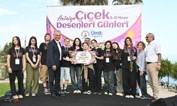 Antalya çiçeklerle açık hava galerisine döndü