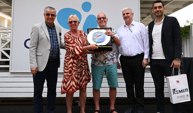 Alman çifte Başkan Topaloğlu'ndan teşekkür plaketi