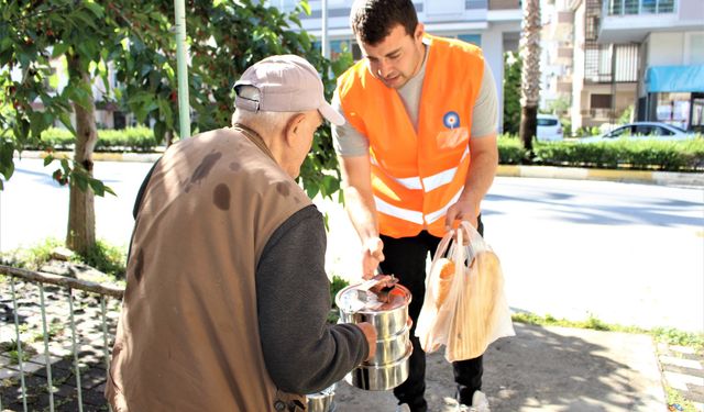 Büyükşehir Belediyesi Manavgat Aşevi  ihtiyaç sahiplerinin yanında olmaya devam ediyor