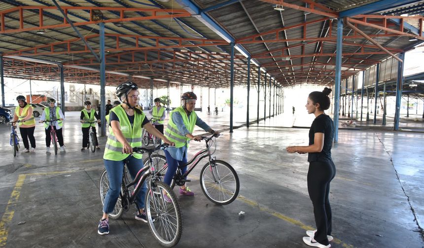 Kepez’de kadınlar hayallerine pedal çevirdi