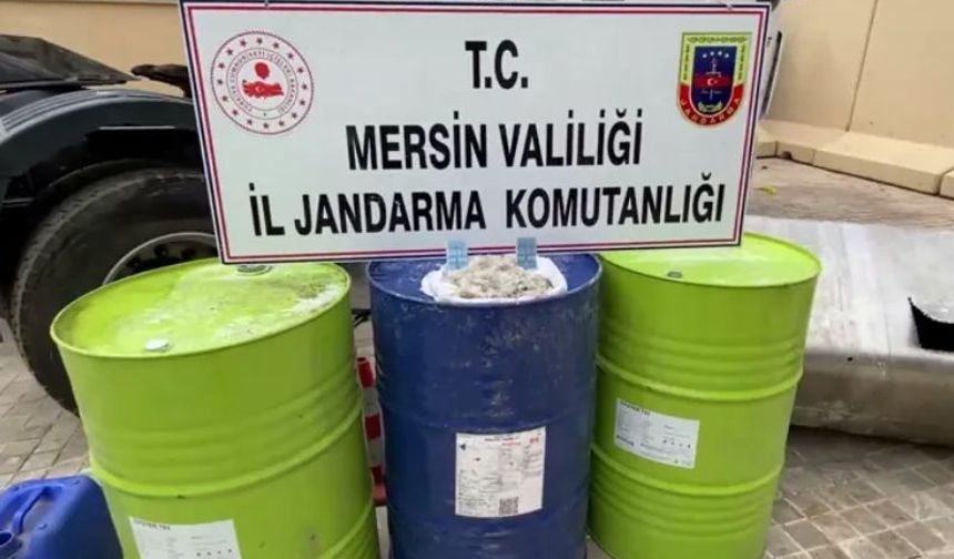 Jandarma 28 Kilogram Kokain ve Sıvı Metamfetamin Ele Geçirdi