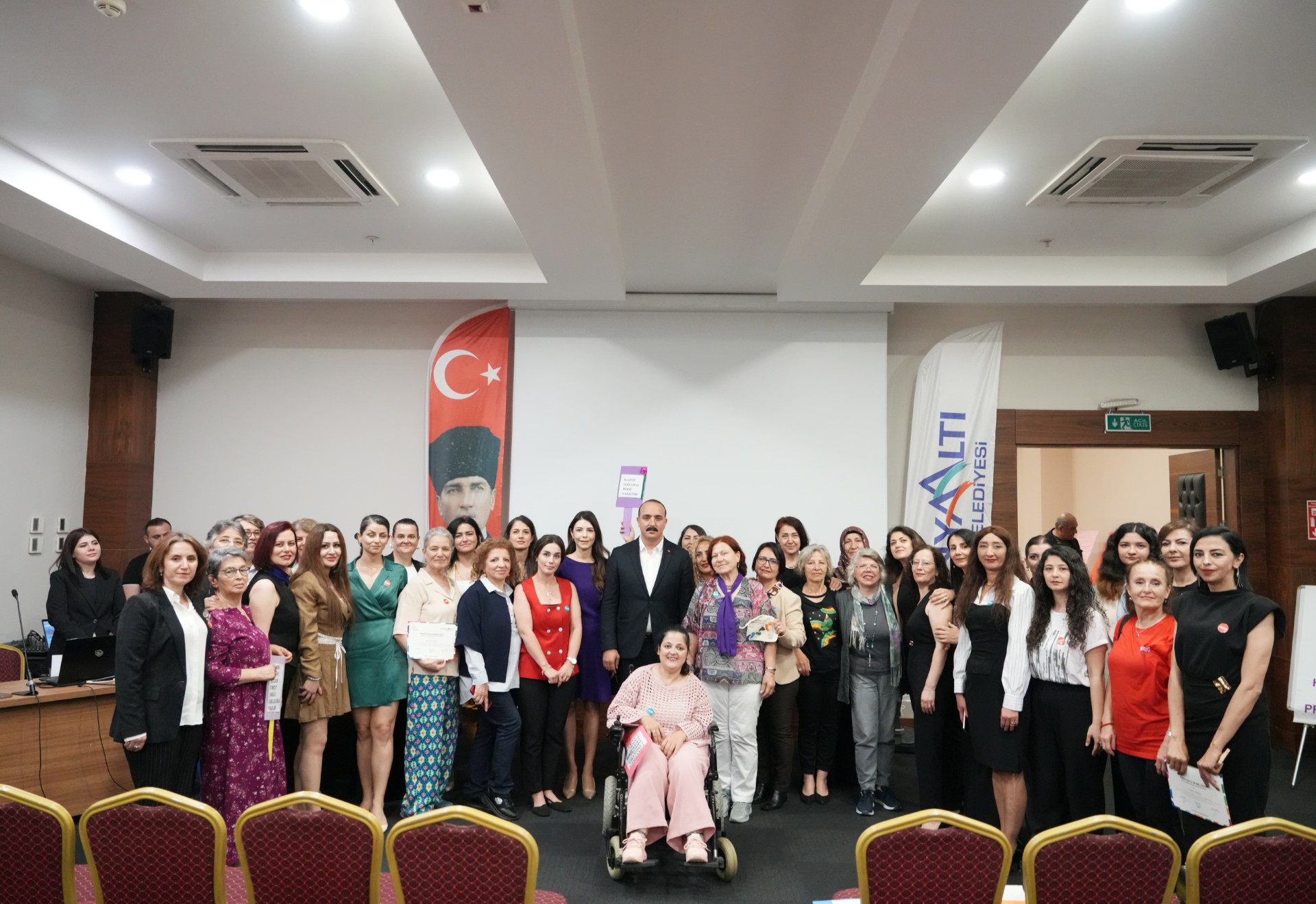 Kadinlar, Serti̇fi̇kalarini Başkan Kotan’dan Aldi (1)